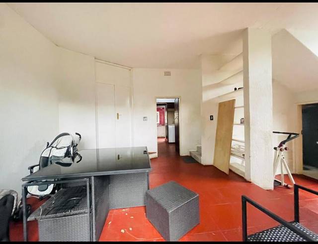 9 BEDROOM HOUSE FOR SALE IN ORANGE GROVE